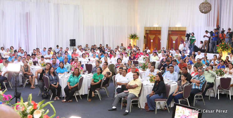 Presidente Daniel Ortega y Compa&ntilde;era Rosario Murillo con trabajadores y trabajadoras de Nicaragua